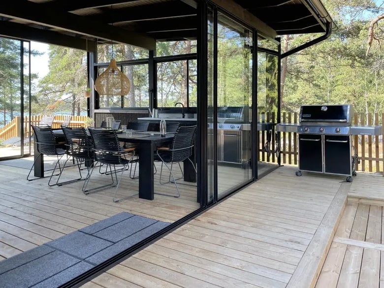 Terrasse en bois de la villa