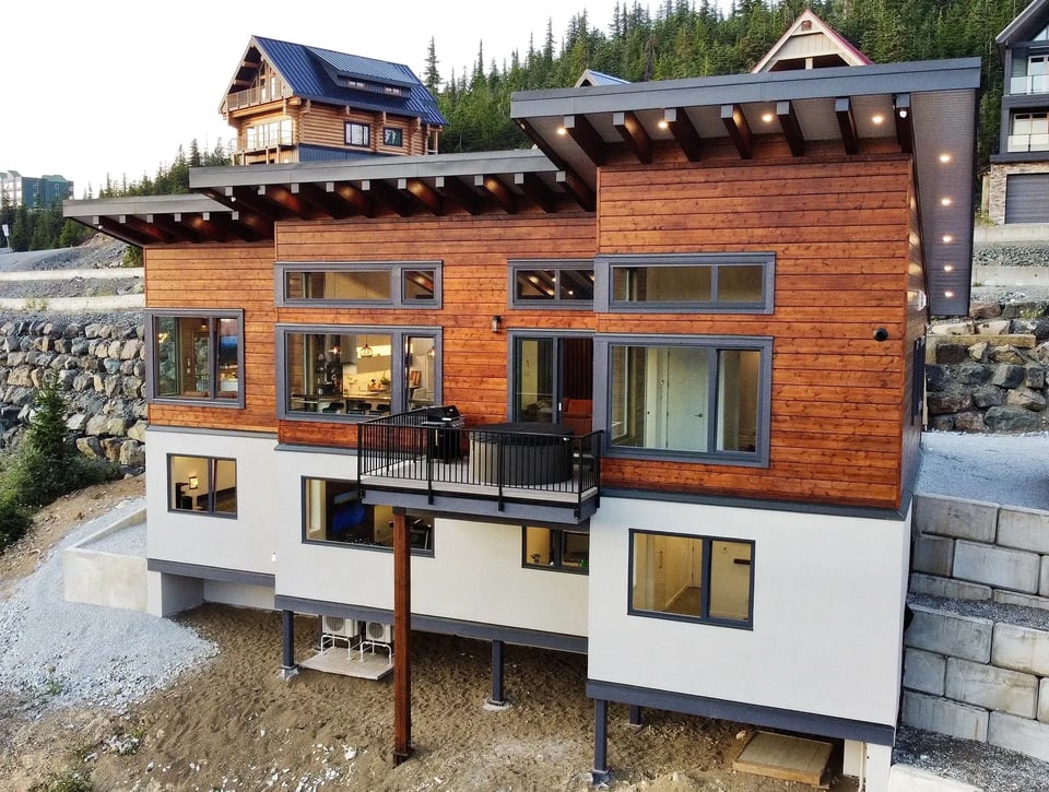 Construction chalet bois madrier au Canada