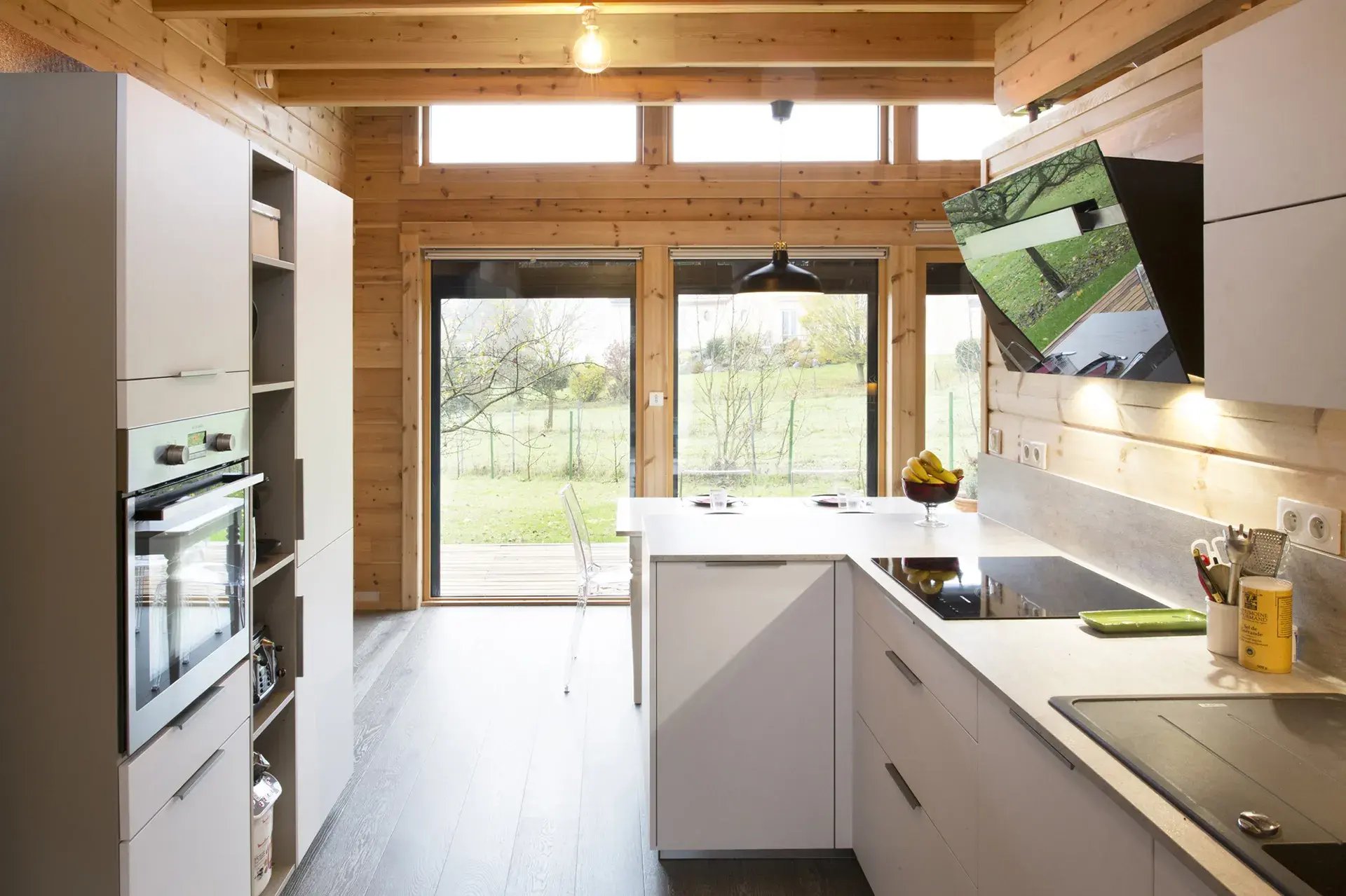 Cuisine de la maison en bois massif