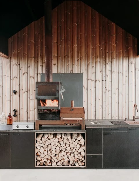 La cuisine extérieure de la villa