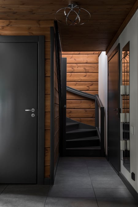 Kontio_Kivilahti_tumma_sisustus