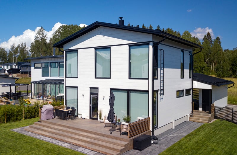 Kontio_Glass_House_2krs_ulkoa_terassi_rajaus_light