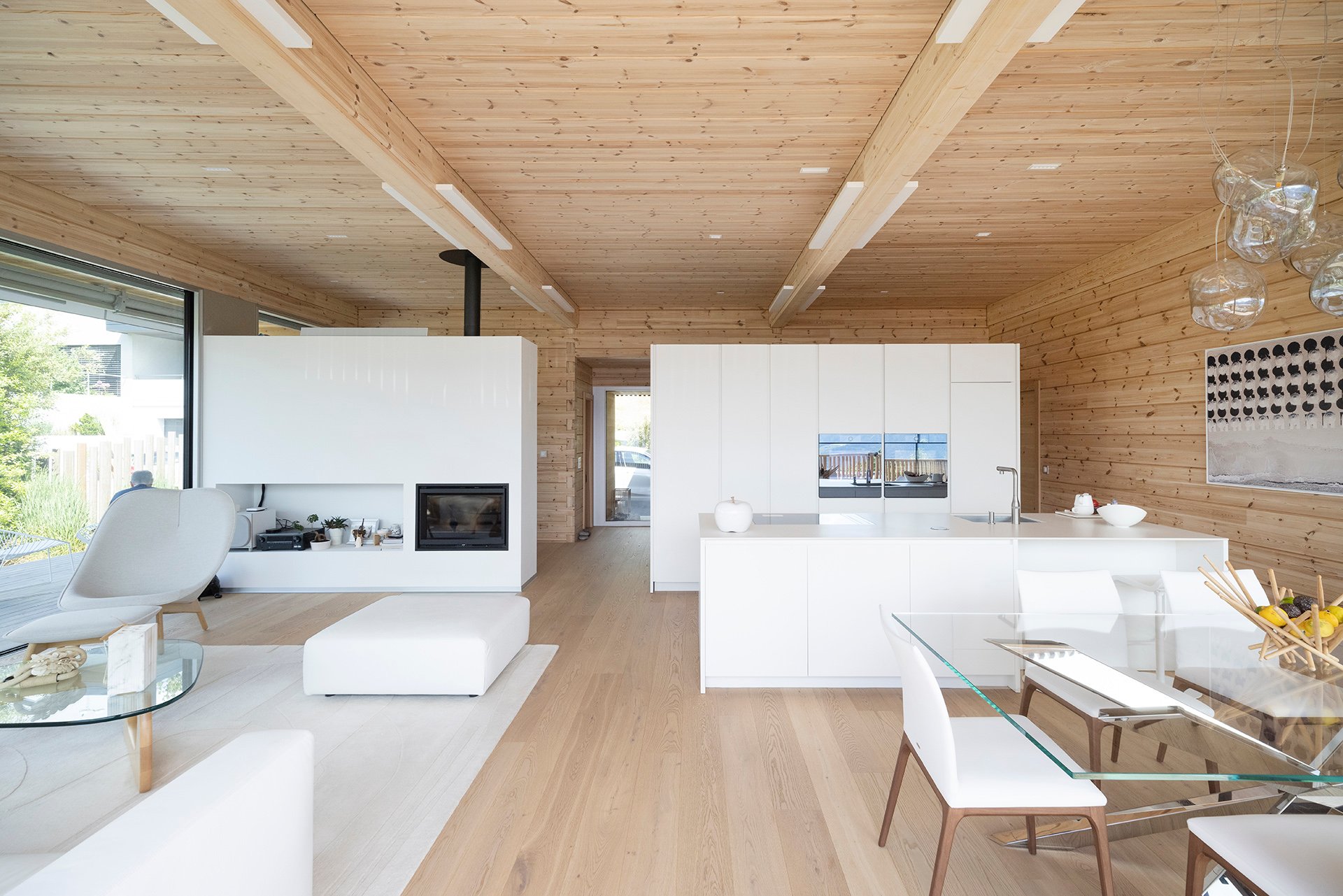 Modern_log_home_Swiss_alps2