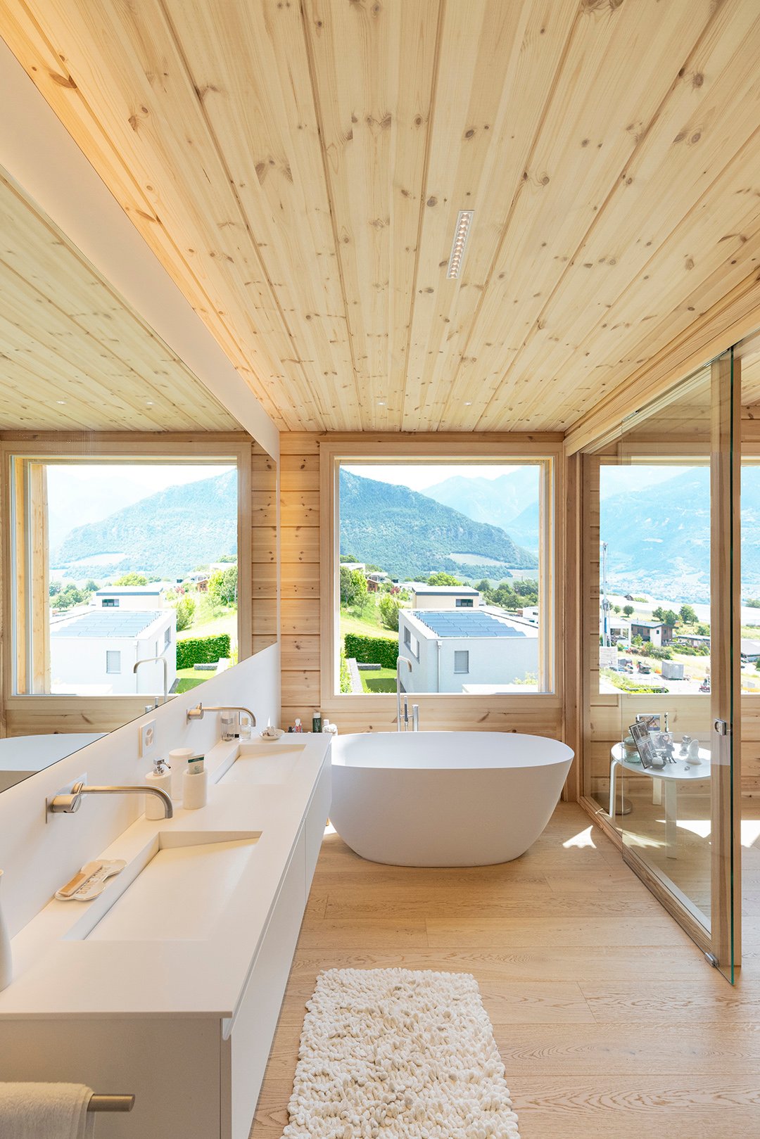 Modern_log_home_Swiss_alps5