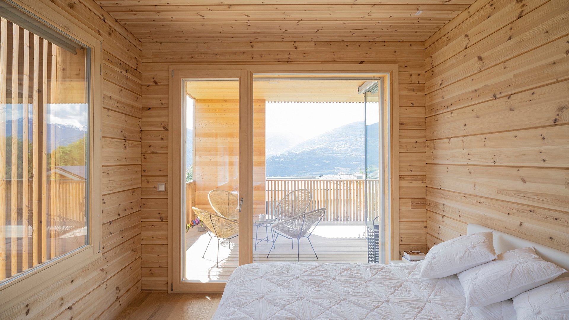 Modern_log_home_Swiss_alps7