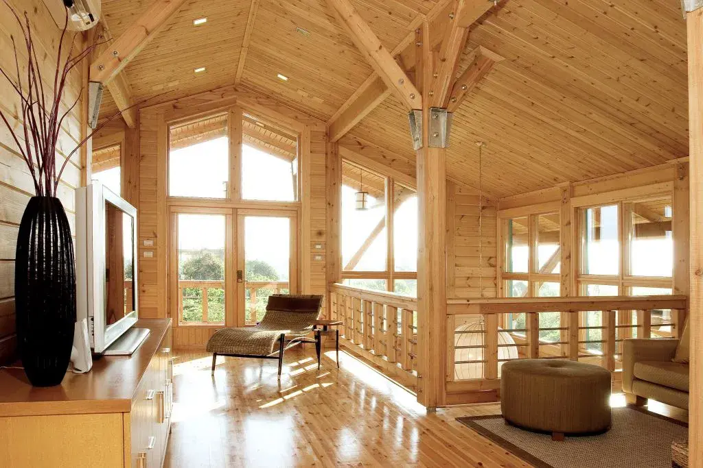 Menuiserie d'une maison en bois 